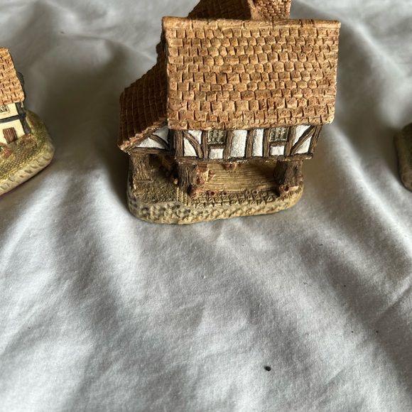 David Winter Shirehall Figurine set of 3 - Picture 3 of 8